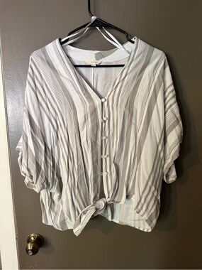 Striped Button-Front Tie-Hem Blouse - White & Gray